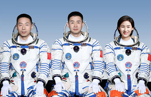 The Shenzhou XIV manned spacecraft successfully evacuated from the space station, and three astronauts are about to embark on a journey home